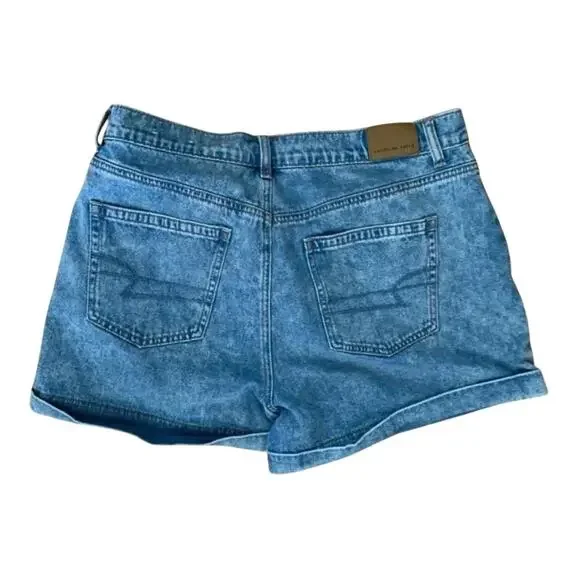 American Eagle Mom Denim Jean Shorts Medium Wash Size 8 Pleated Classic 90's - Picture 8 of 8